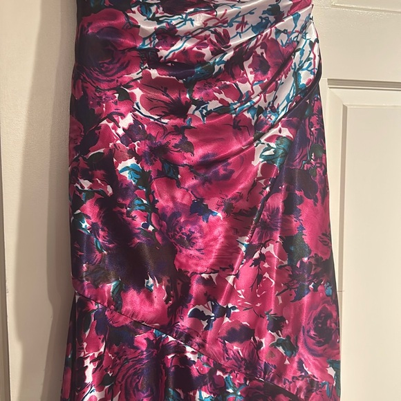 Stunning Cache Satin Floral Gown strapless with asymmetric lines train pink teal - Picture 3 of 11